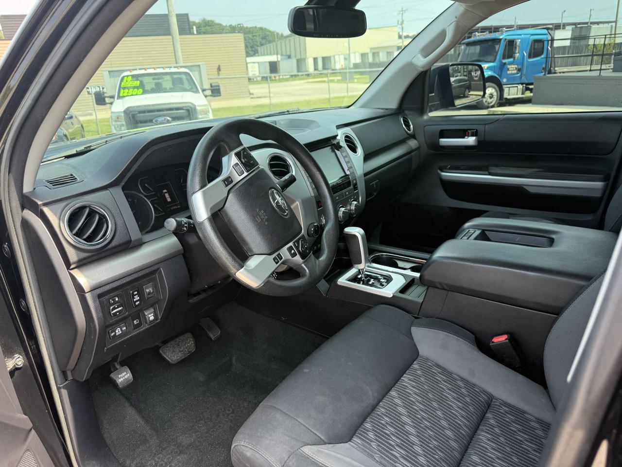 Toyota Tundra SR5 5.7L V8 CrewMax 4WD 2021