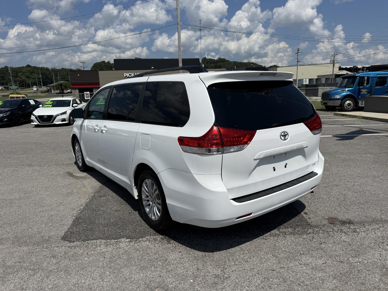Toyota Sienna XLE FWD 8-Passenger V6 2014