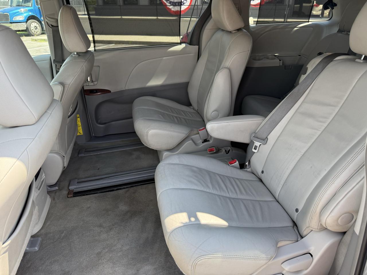 Toyota Sienna XLE FWD 8-Passenger V6 2014