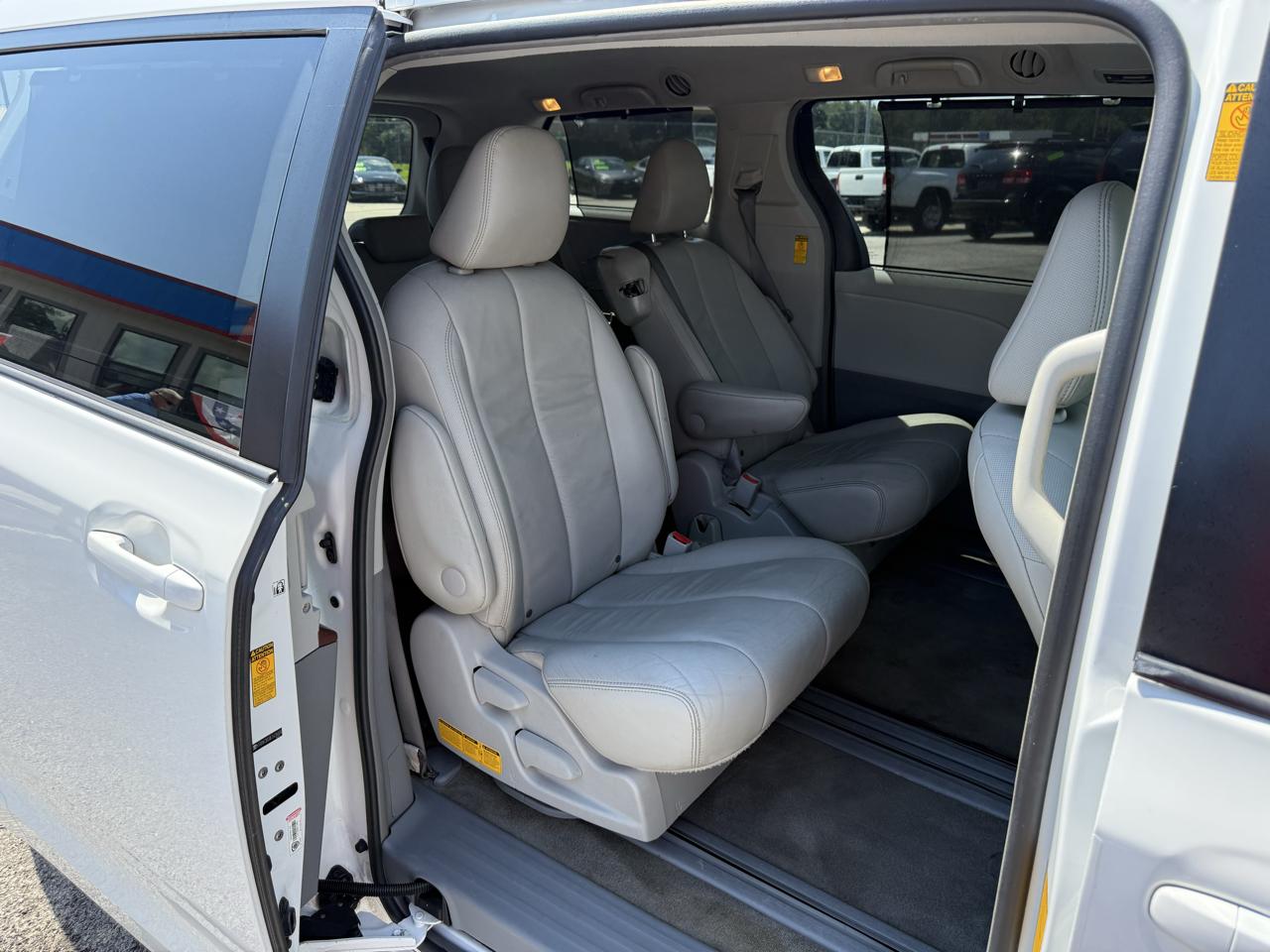 Toyota Sienna XLE FWD 8-Passenger V6 2014