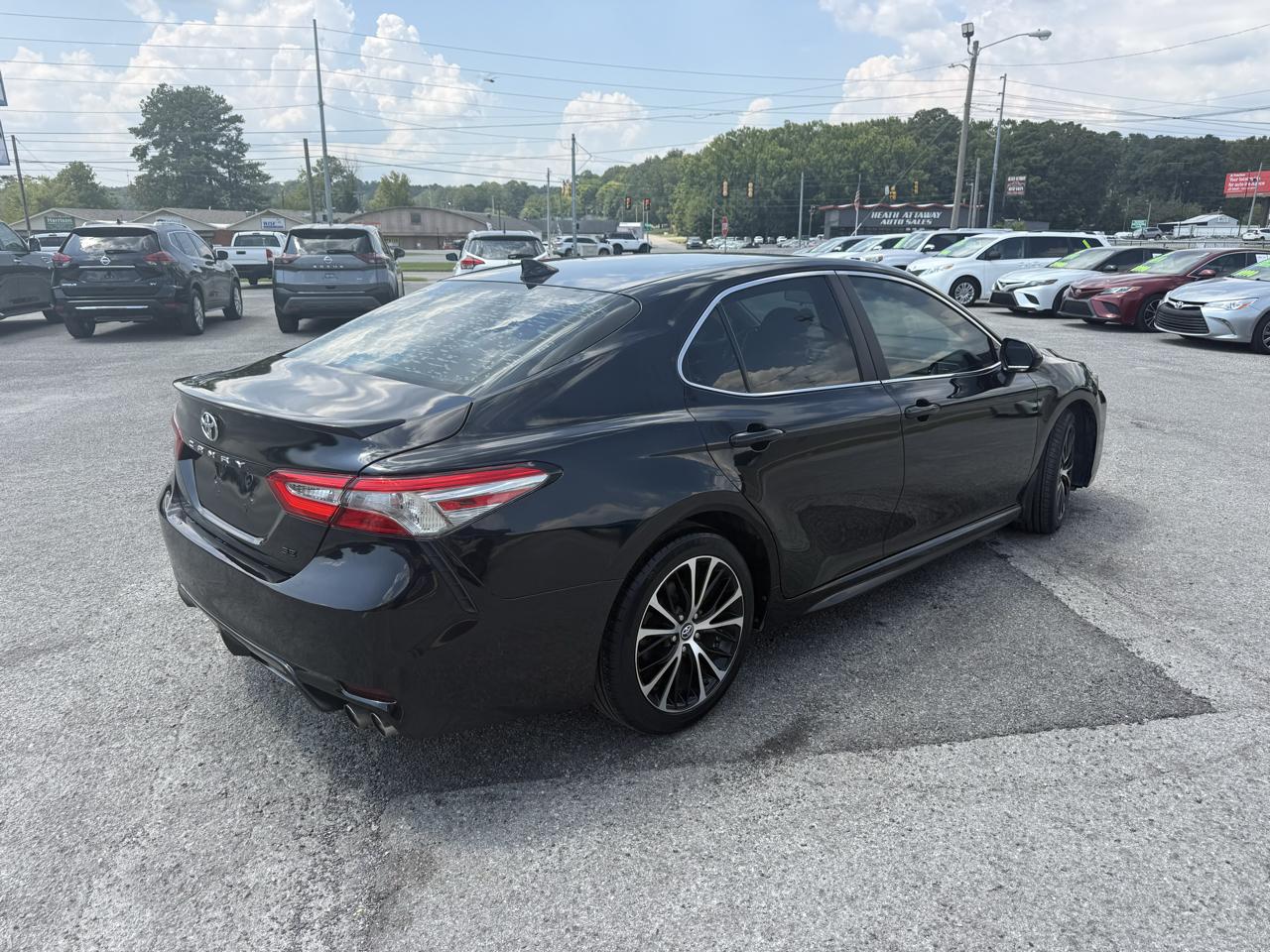Toyota Camry SE 2019