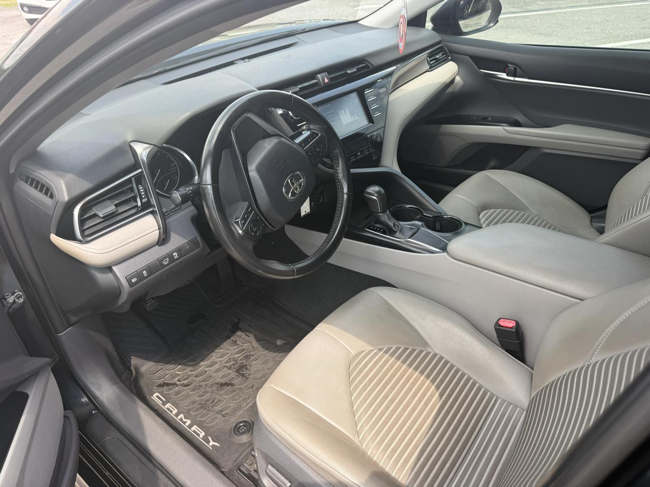 Toyota Camry SE 2019