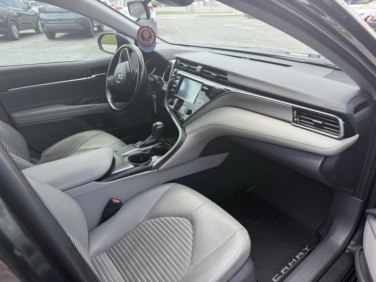 Toyota Camry SE 2019