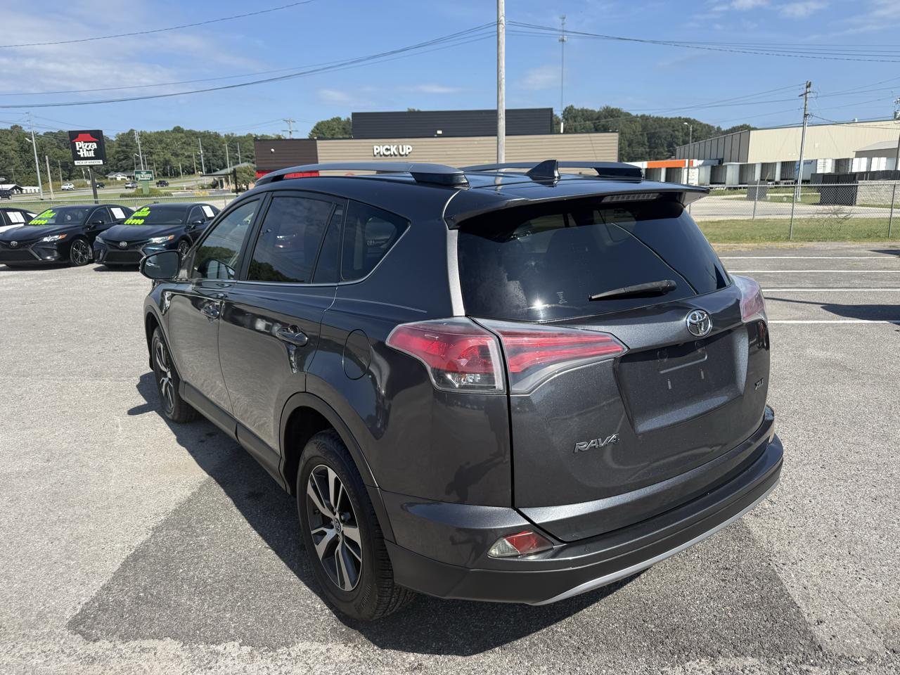 Toyota RAV4 XLE FWD 2017