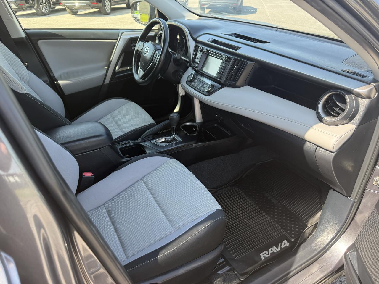 Toyota RAV4 XLE FWD 2017