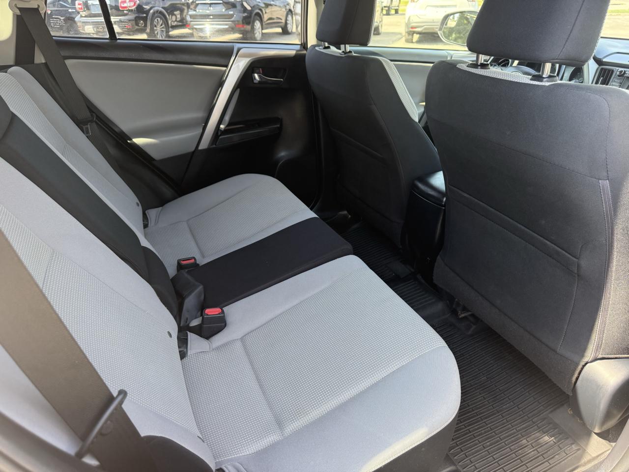 Toyota RAV4 XLE FWD 2017