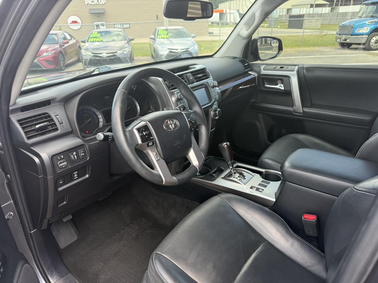 Toyota 4Runner Limited 2WD V6 2015