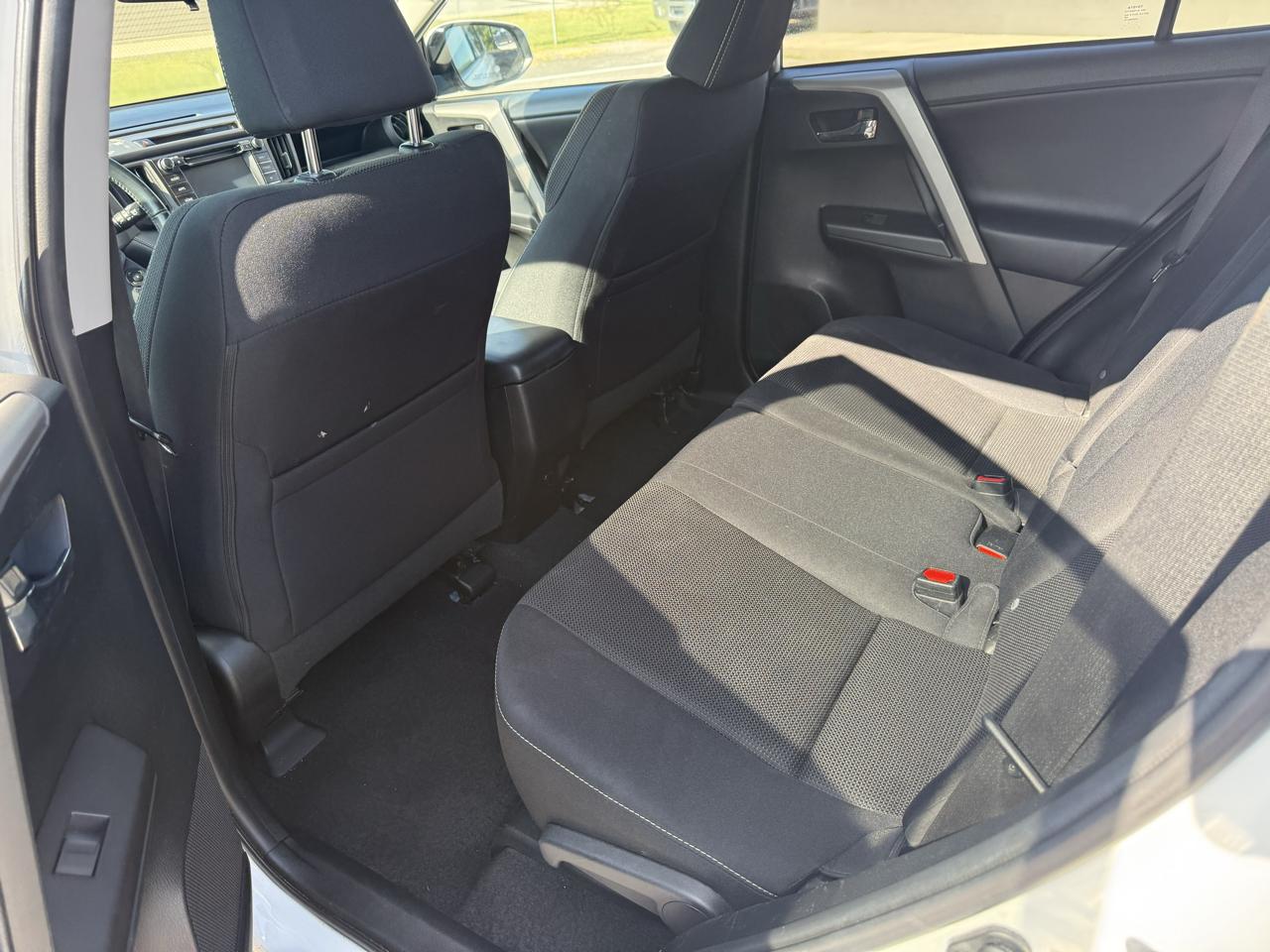 2016 Toyota RAV4 XLE - Photo 9