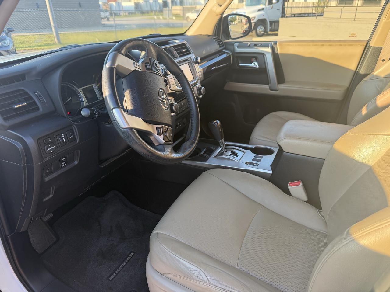 Toyota 4Runner Limited 2WD V6 2015
