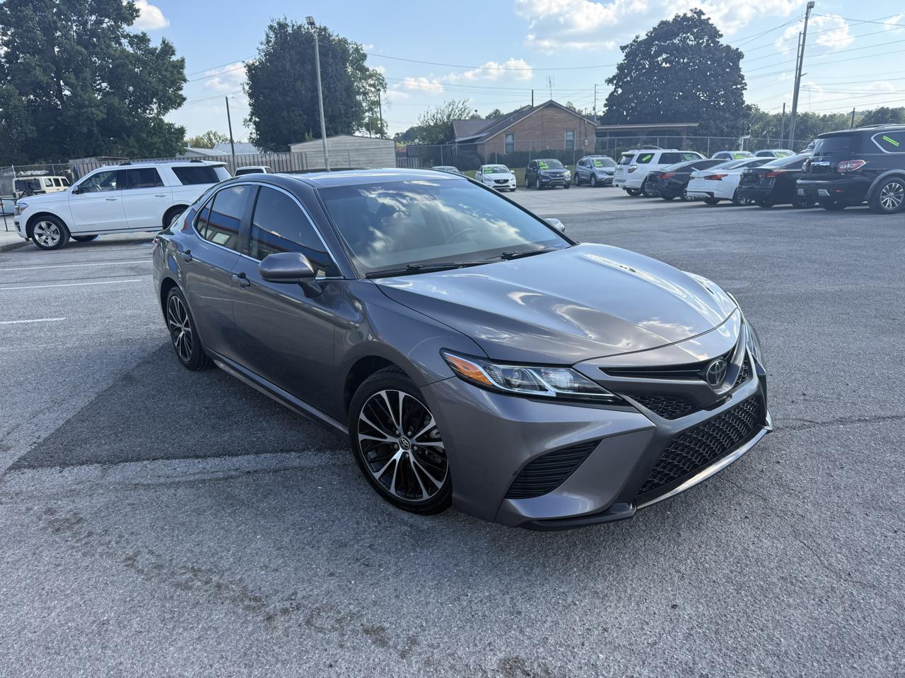 Toyota Camry SE 2020