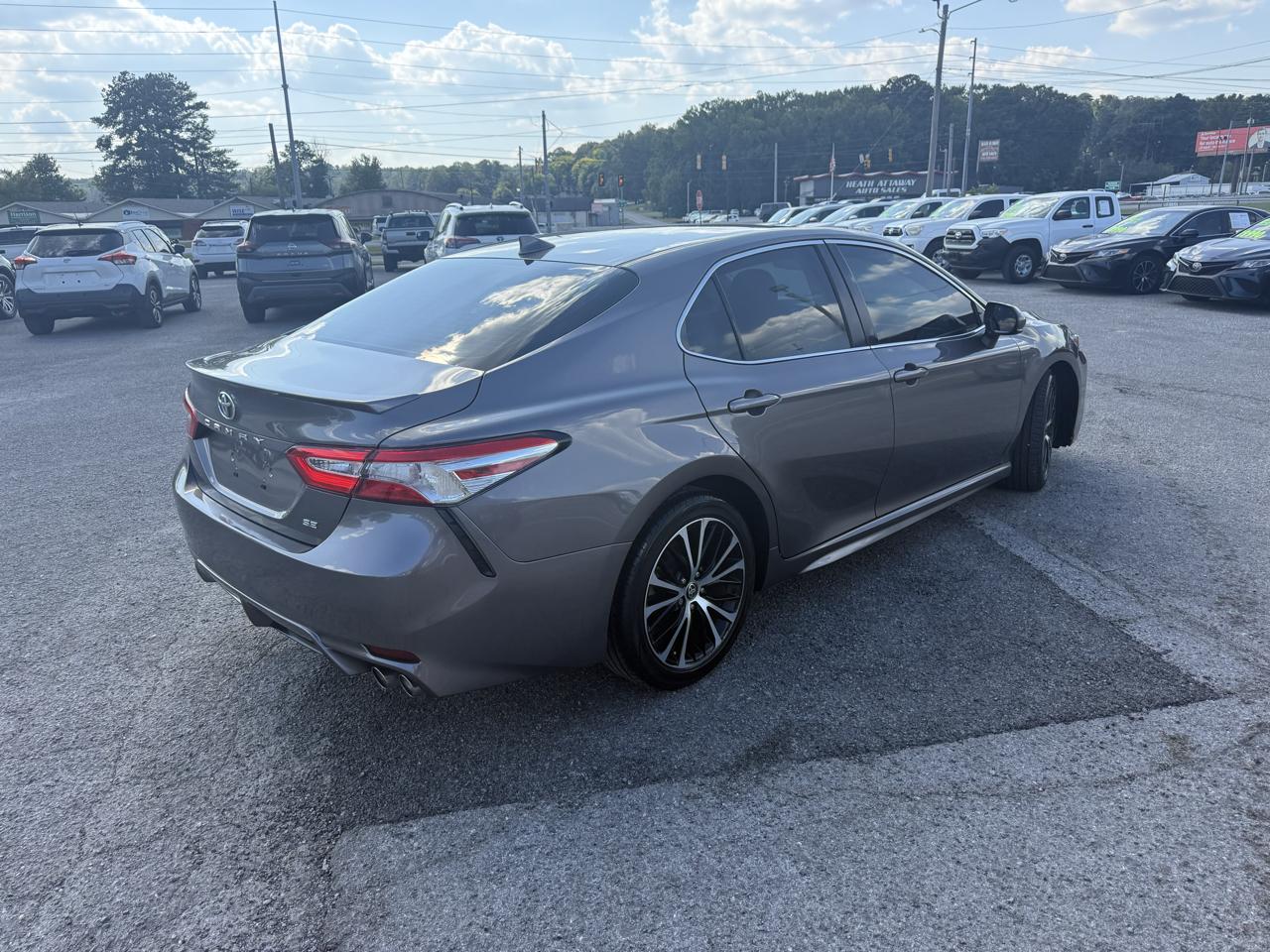 Toyota Camry SE 2020