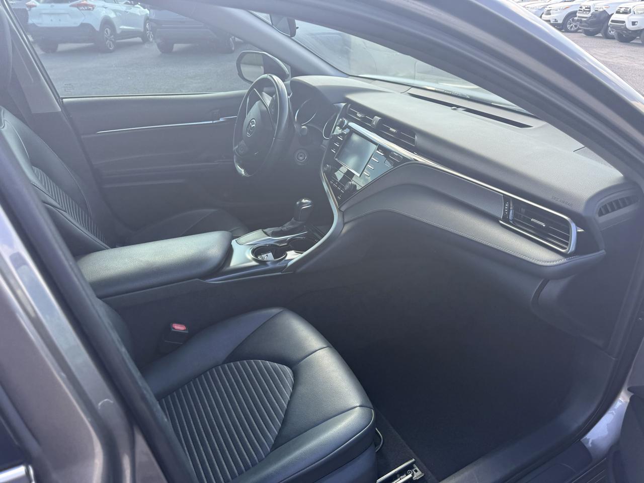 Toyota Camry SE 2020