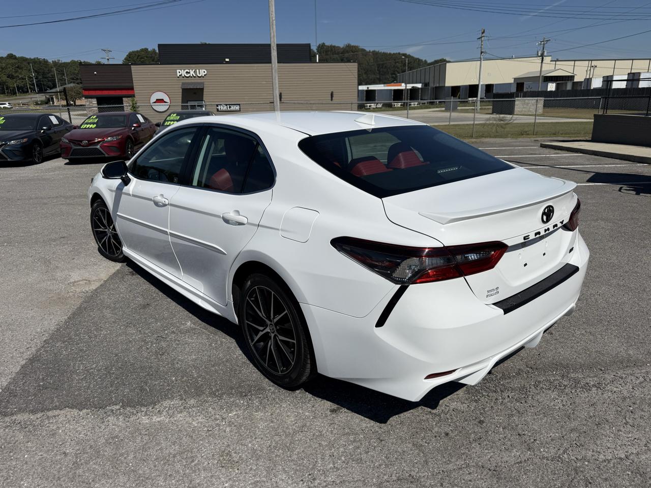 Toyota Camry SE 2021
