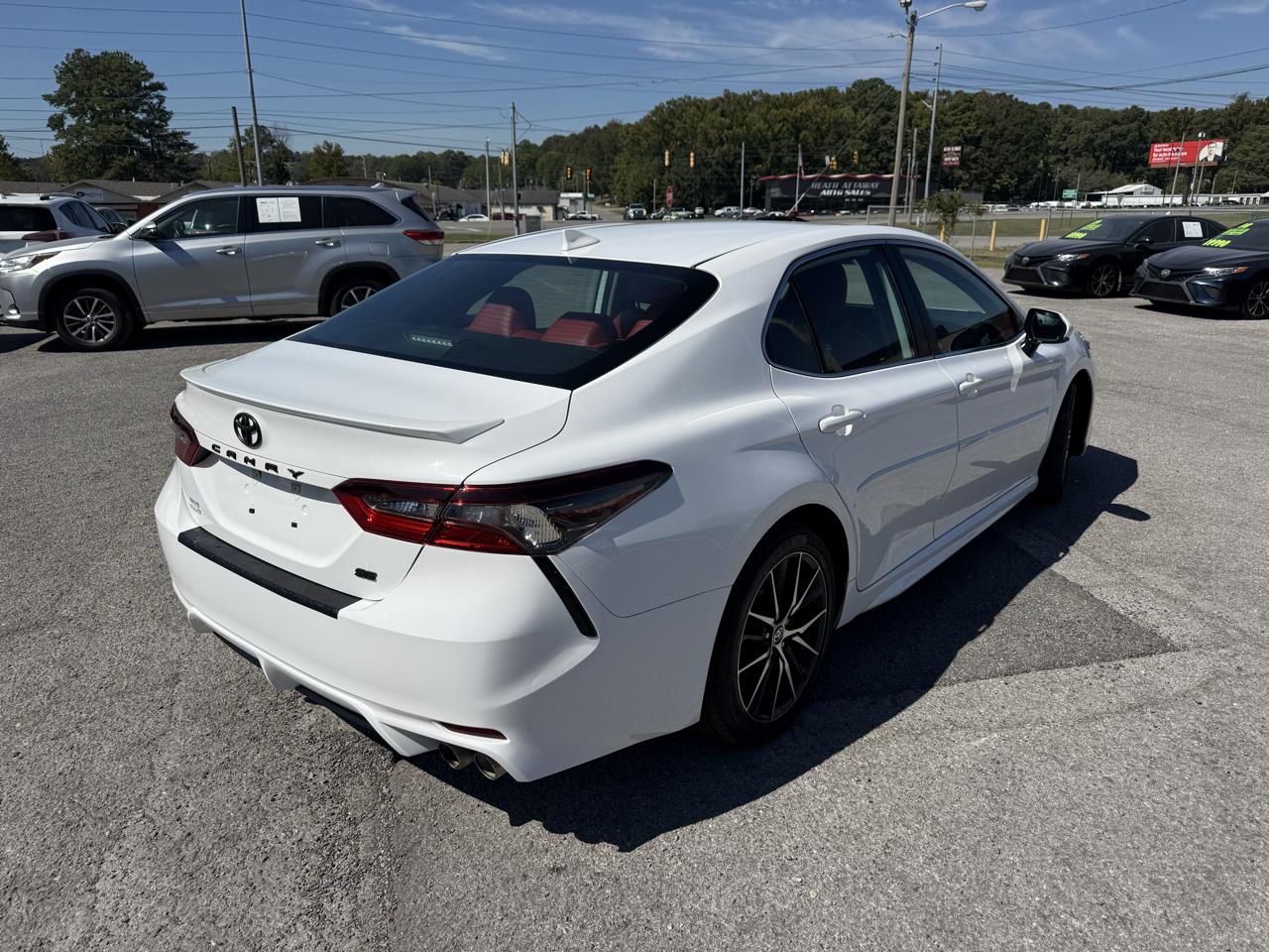 Toyota Camry SE 2021