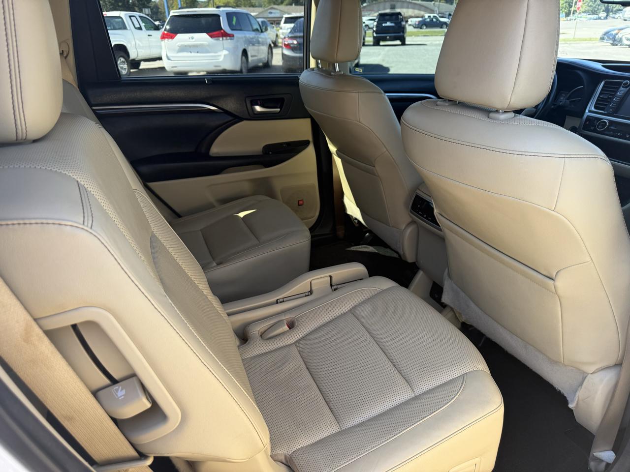 Toyota Highlander Limited FWD V6 2016