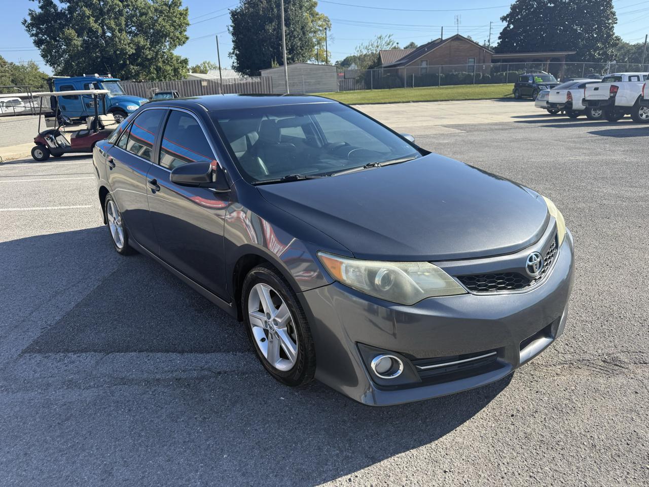 Toyota Camry SE 2021