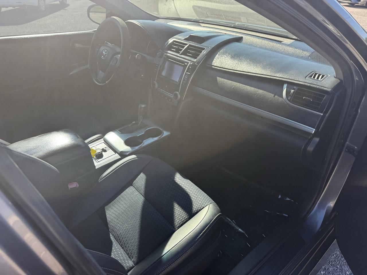 Toyota Camry SE 2021