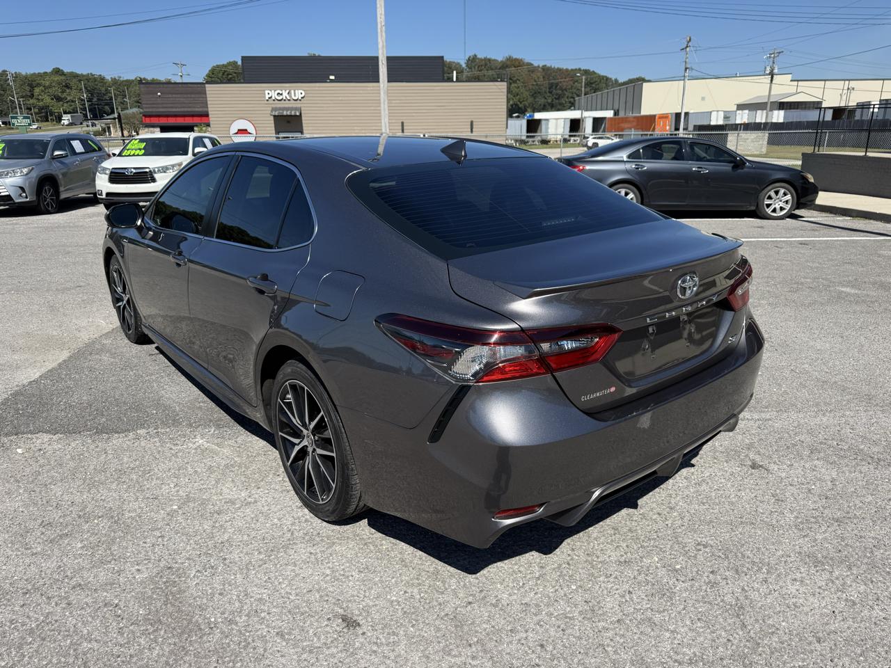 Toyota Camry SE 2021