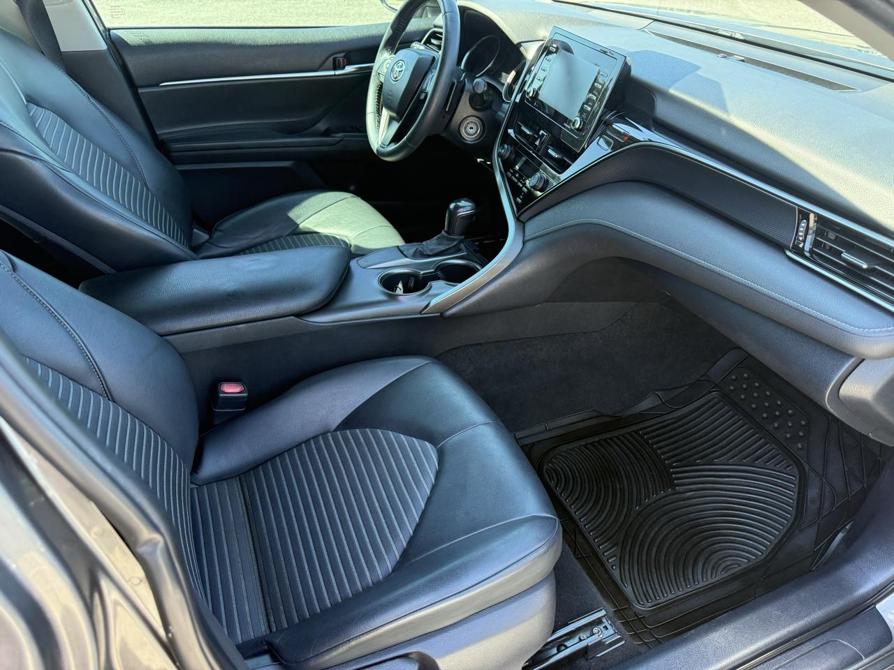 Toyota Camry SE 2021