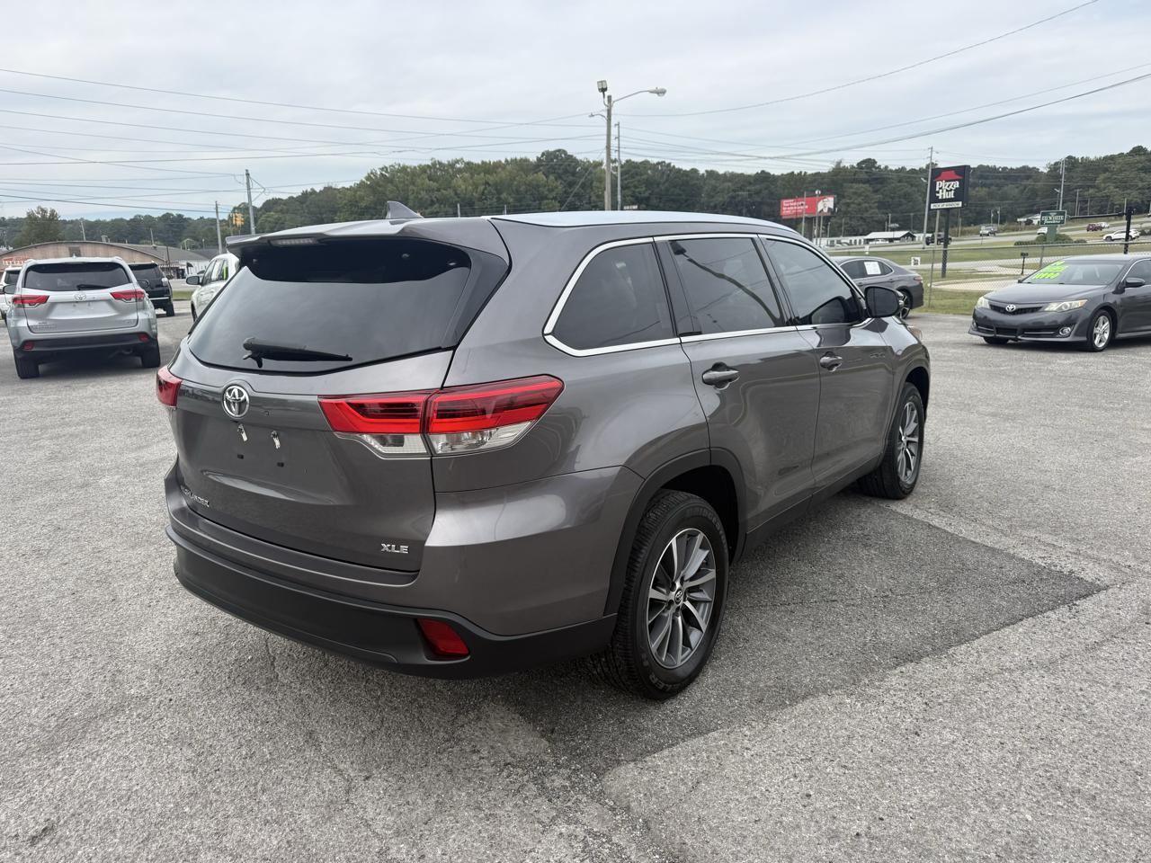 Toyota Highlander XLE FWD V6 2019