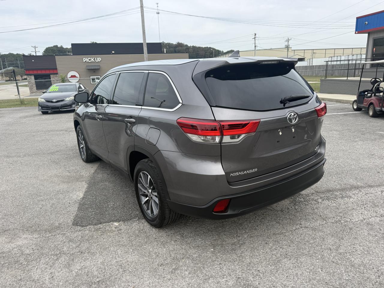 Toyota Highlander XLE FWD V6 2019