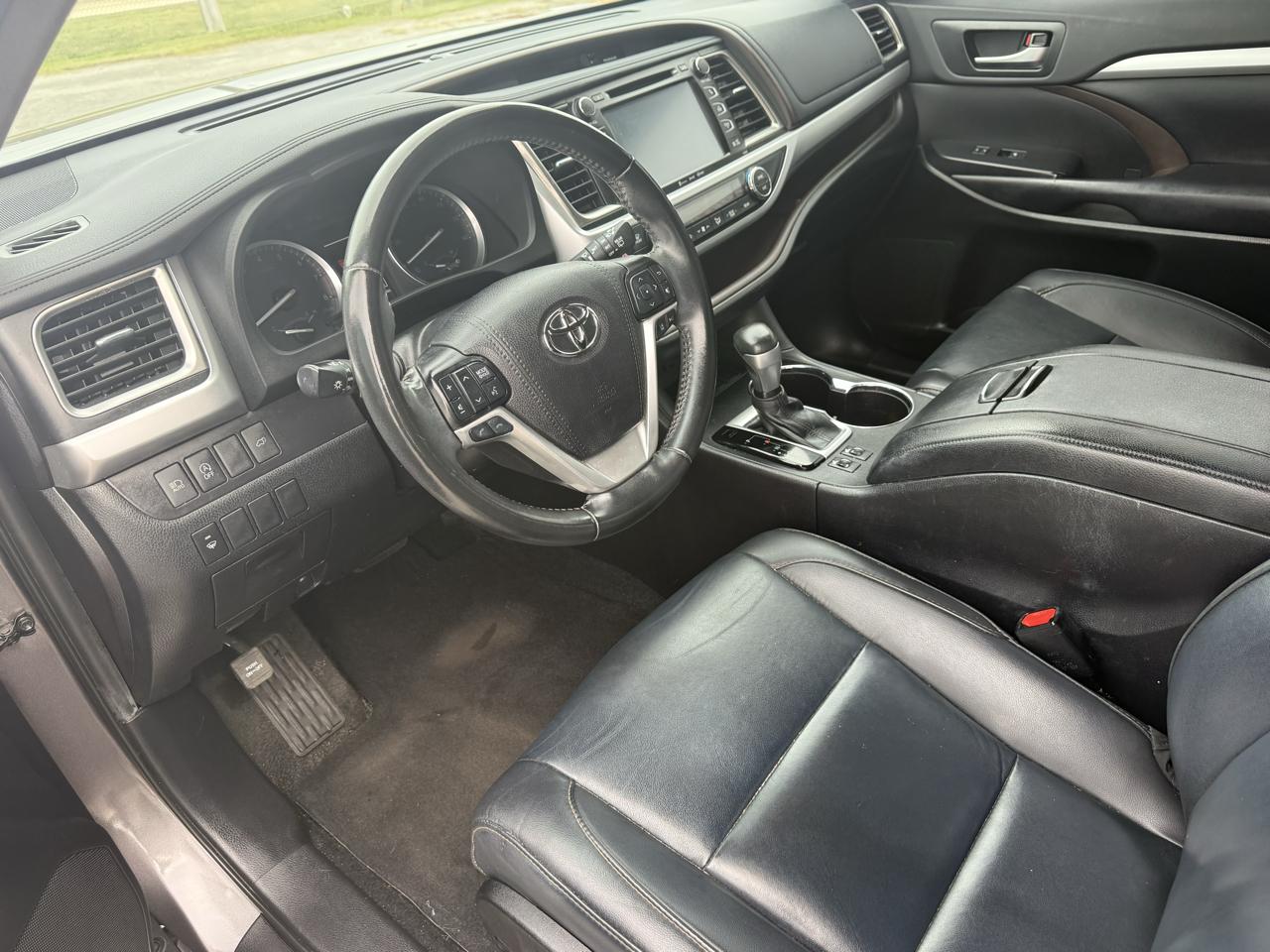 Toyota Highlander XLE FWD V6 2019