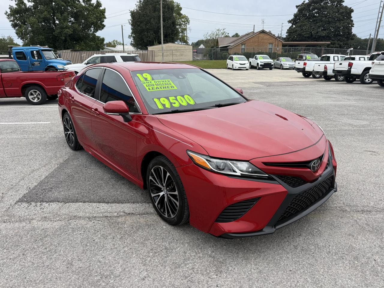 Toyota Camry SE 2019