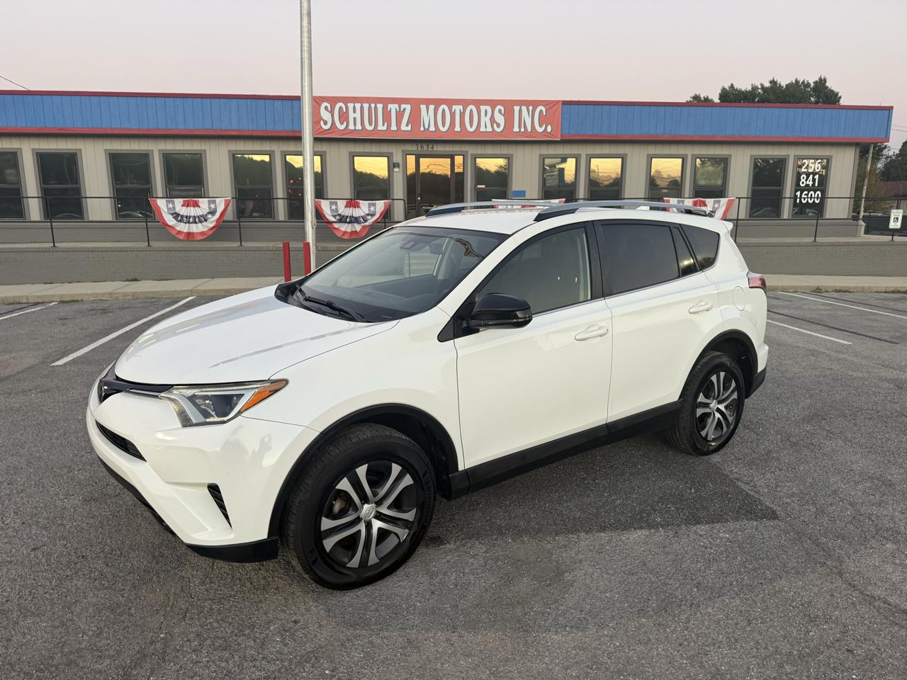 Toyota RAV4 LE FWD 2017