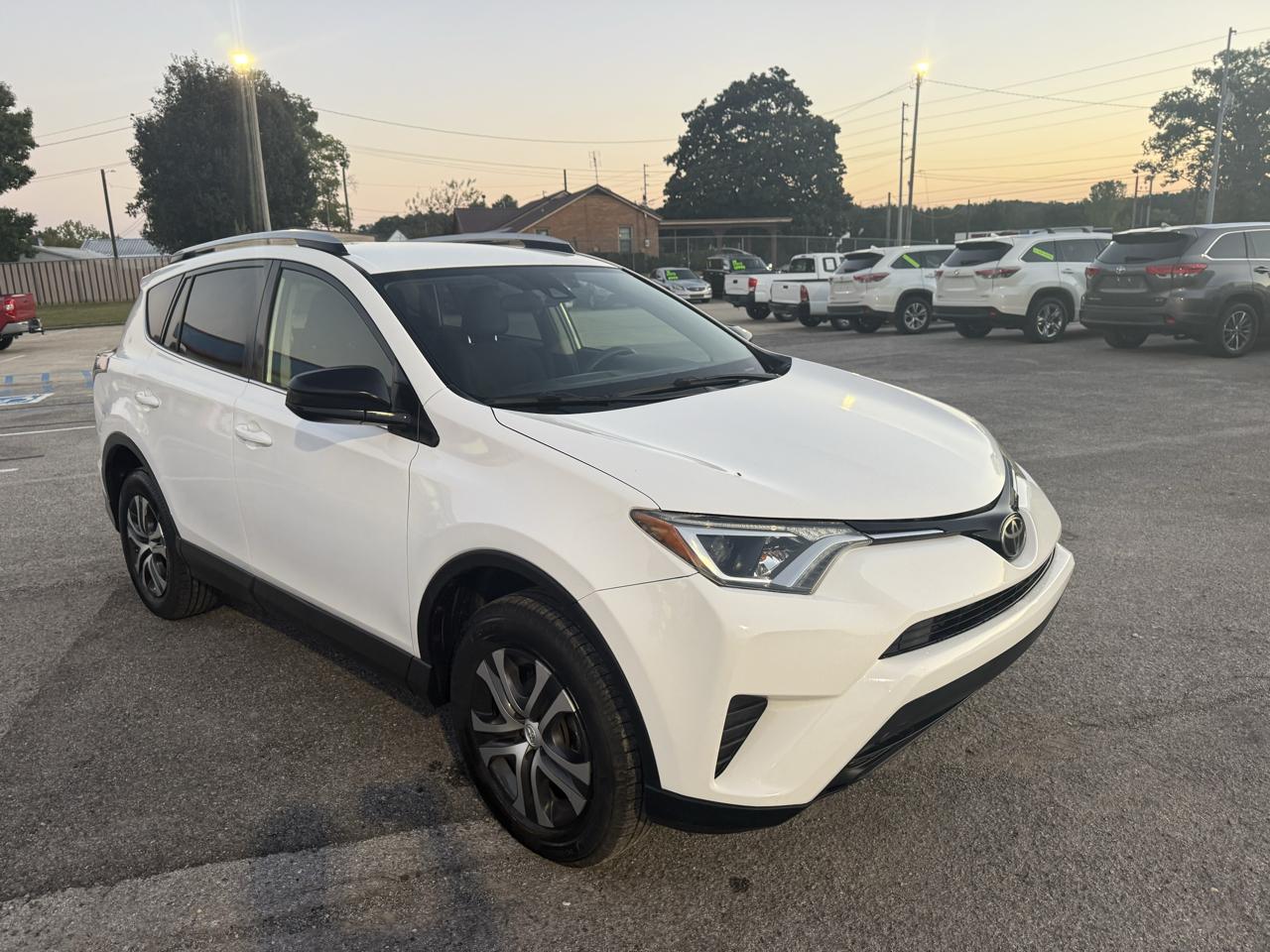 Toyota RAV4 LE FWD 2017