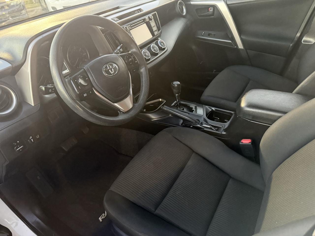 Toyota RAV4 LE FWD 2017