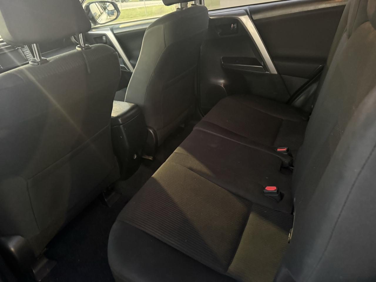 Toyota RAV4 LE FWD 2017