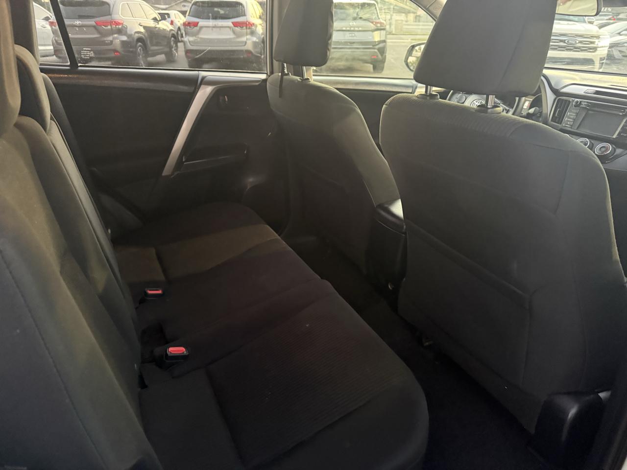 Toyota RAV4 LE FWD 2017