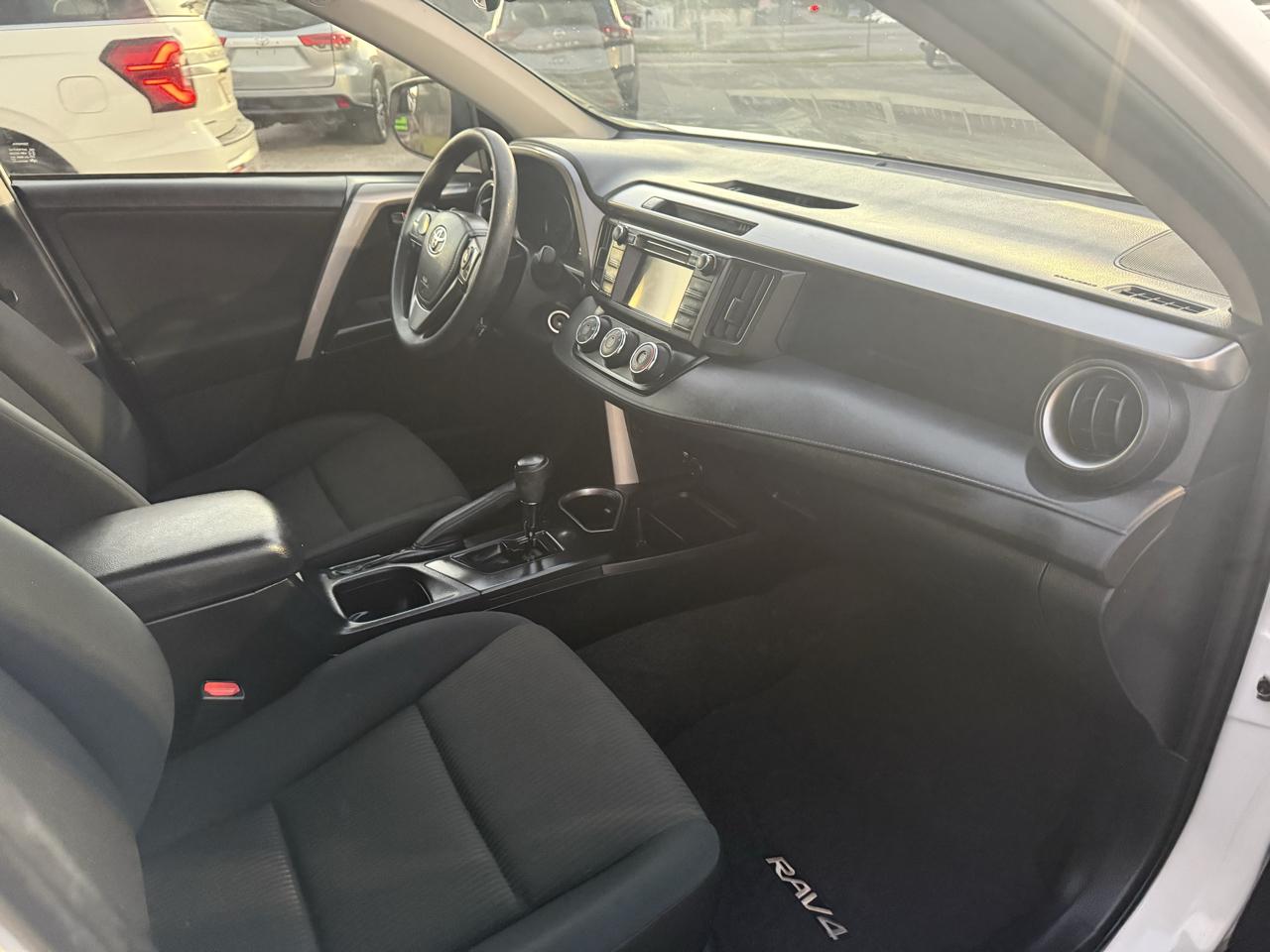 Toyota RAV4 LE FWD 2017