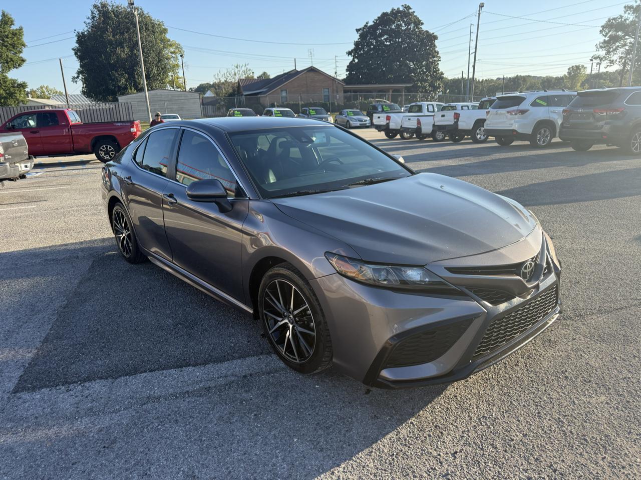 Toyota Camry SE 2021