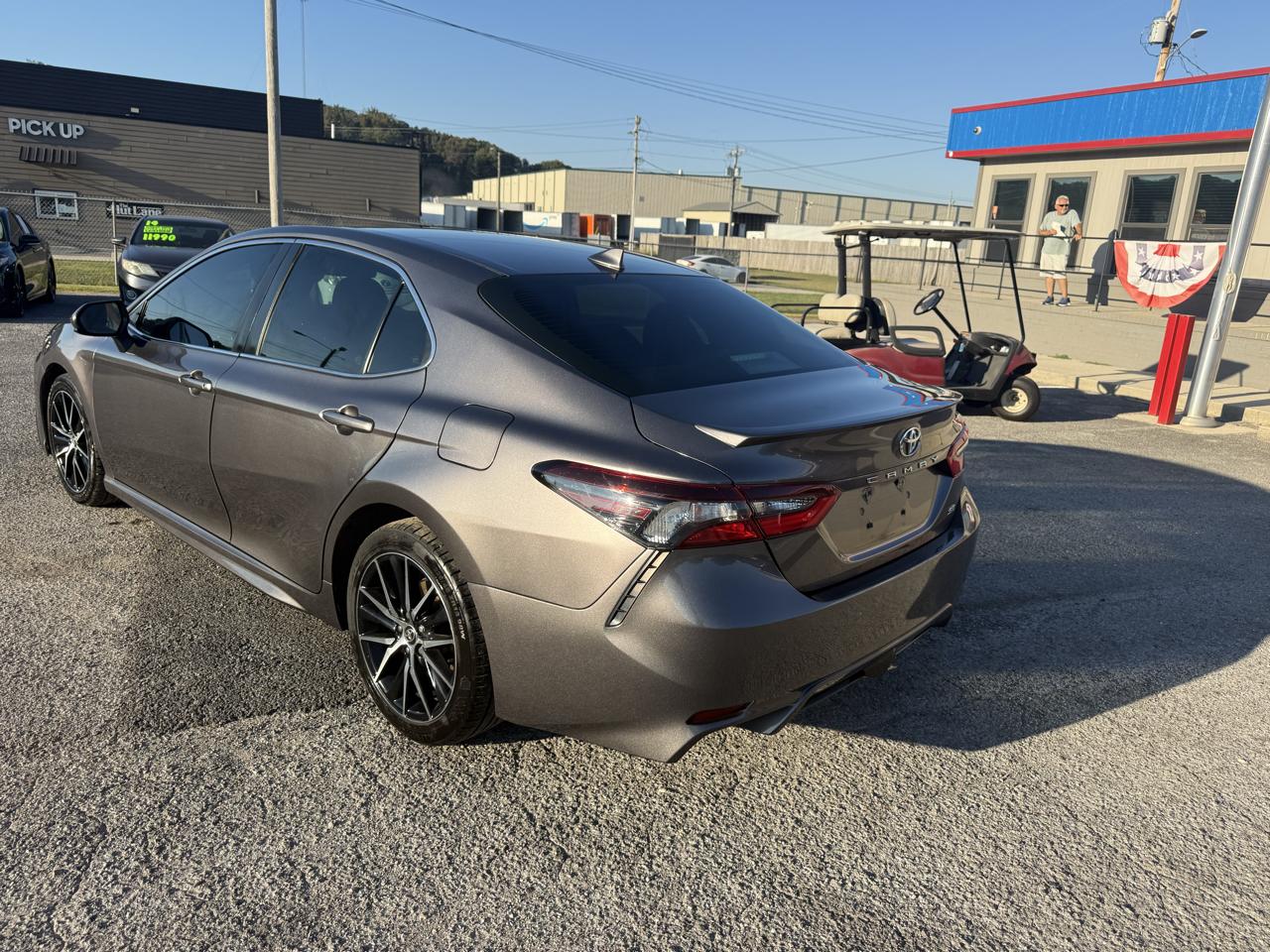 Toyota Camry SE 2021