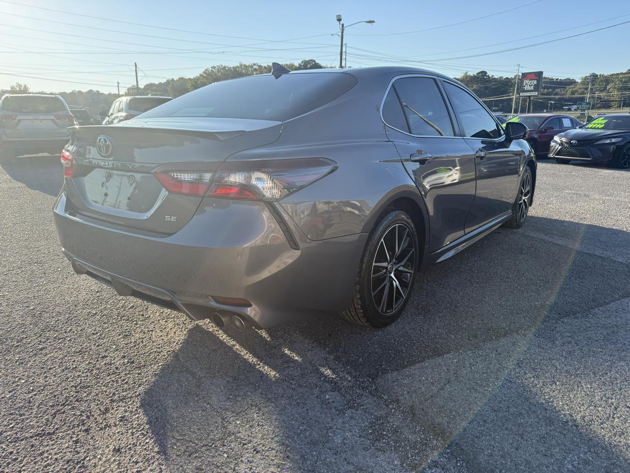 Toyota Camry SE 2021
