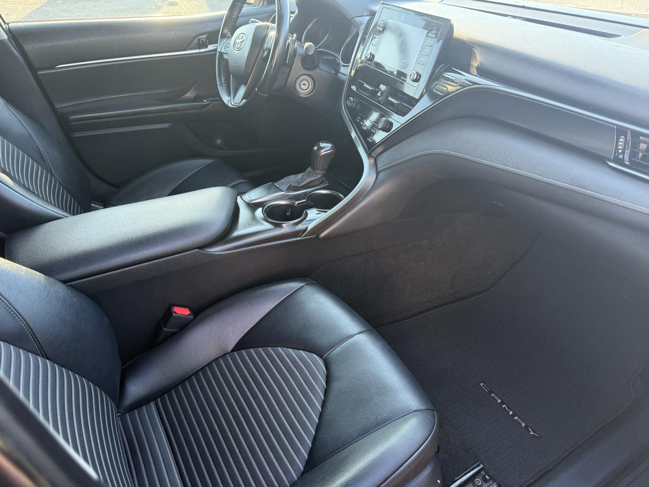 Toyota Camry SE 2021