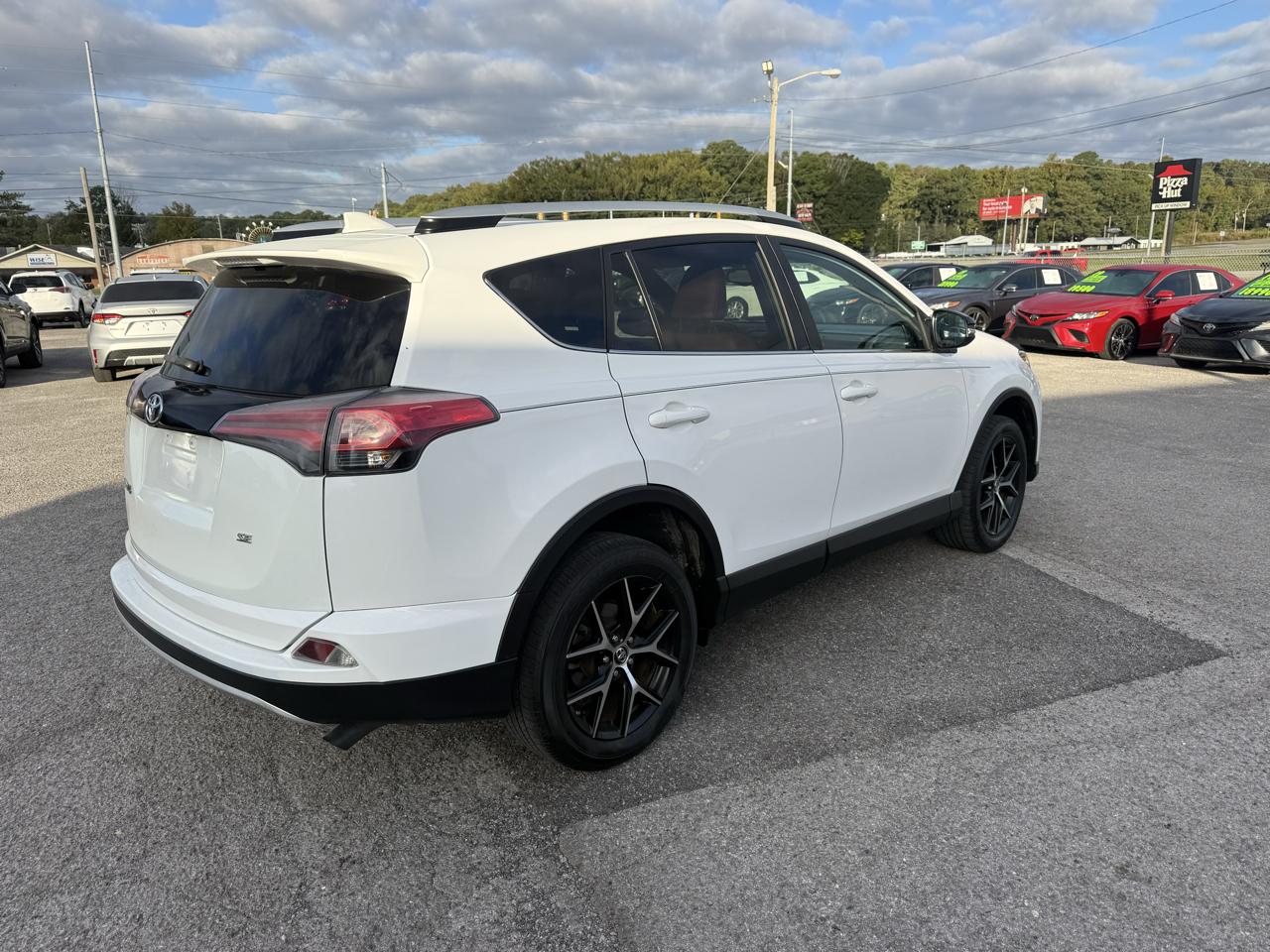 Toyota RAV4 SE FWD 2016