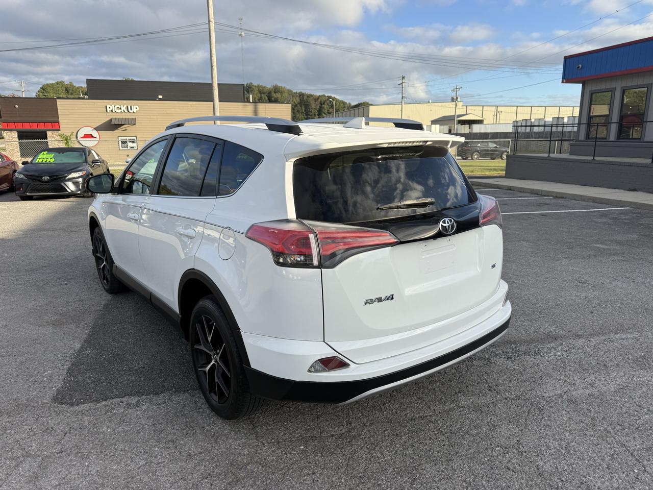Toyota RAV4 SE FWD 2016