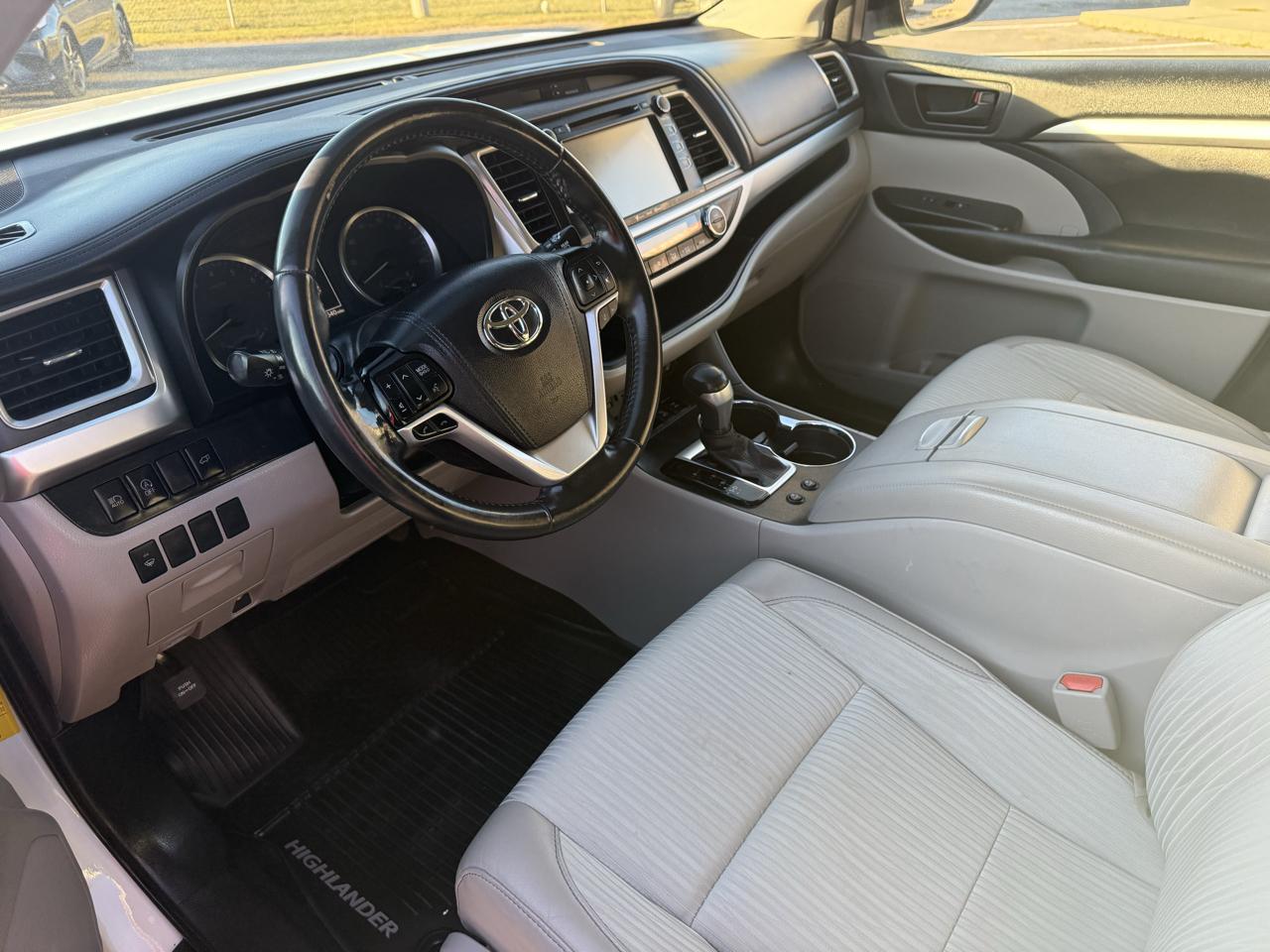 Toyota Highlander LE Plus AWD V6 2019