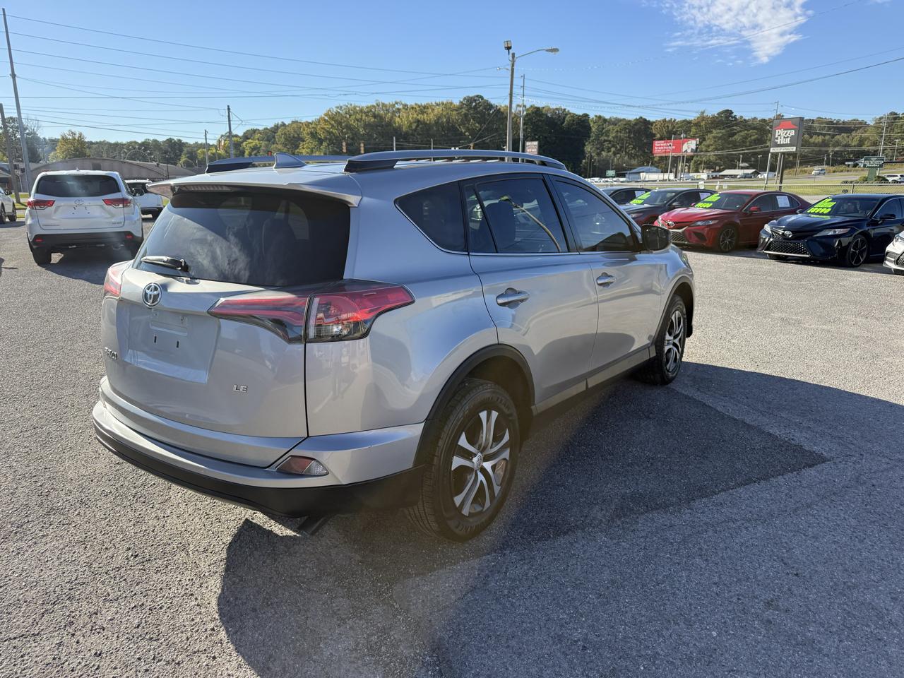 Toyota RAV4 LE FWD 2018