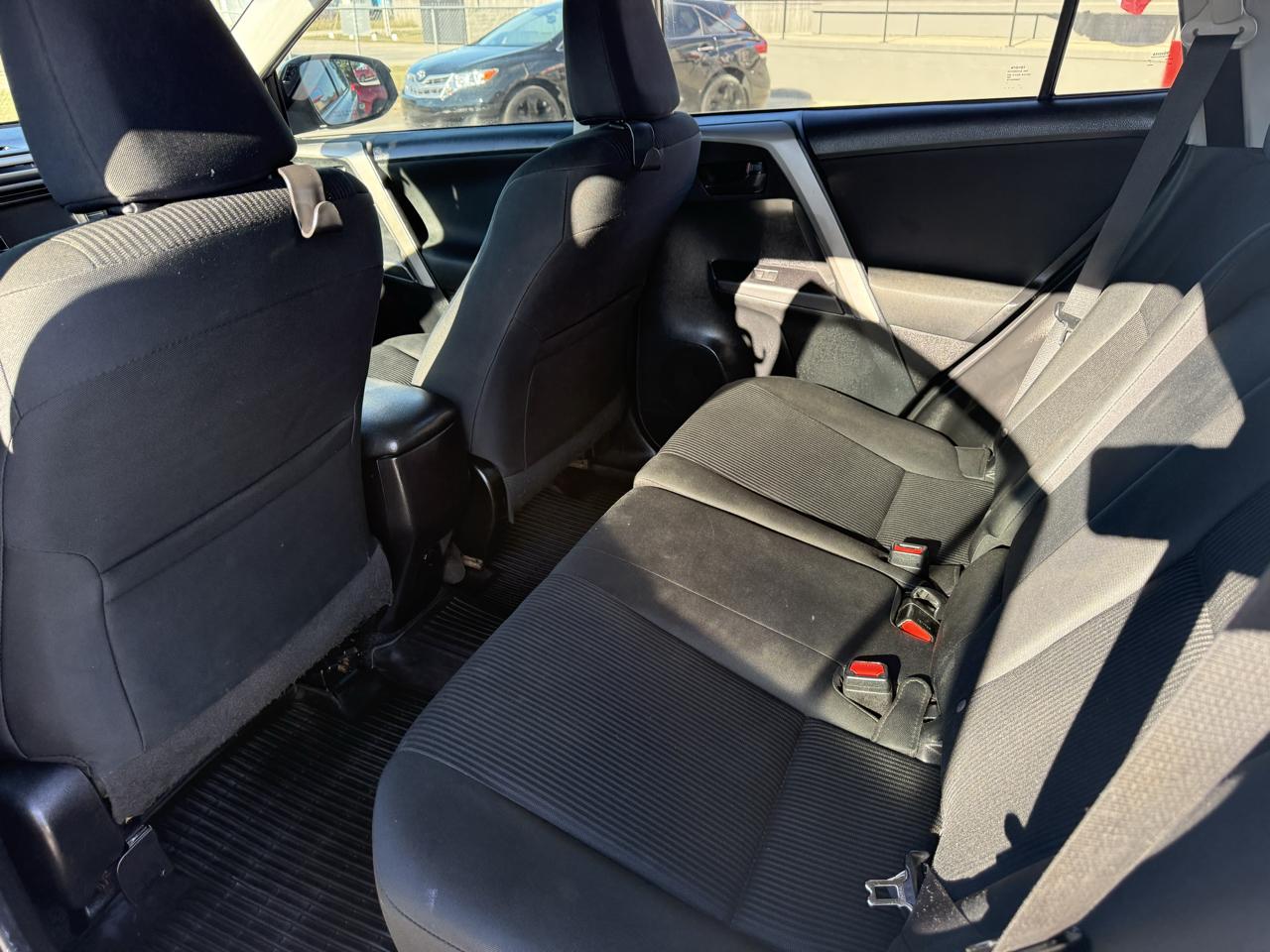 Toyota RAV4 LE FWD 2018