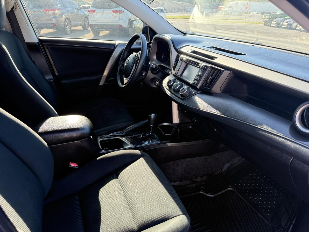 Toyota RAV4 LE FWD 2018