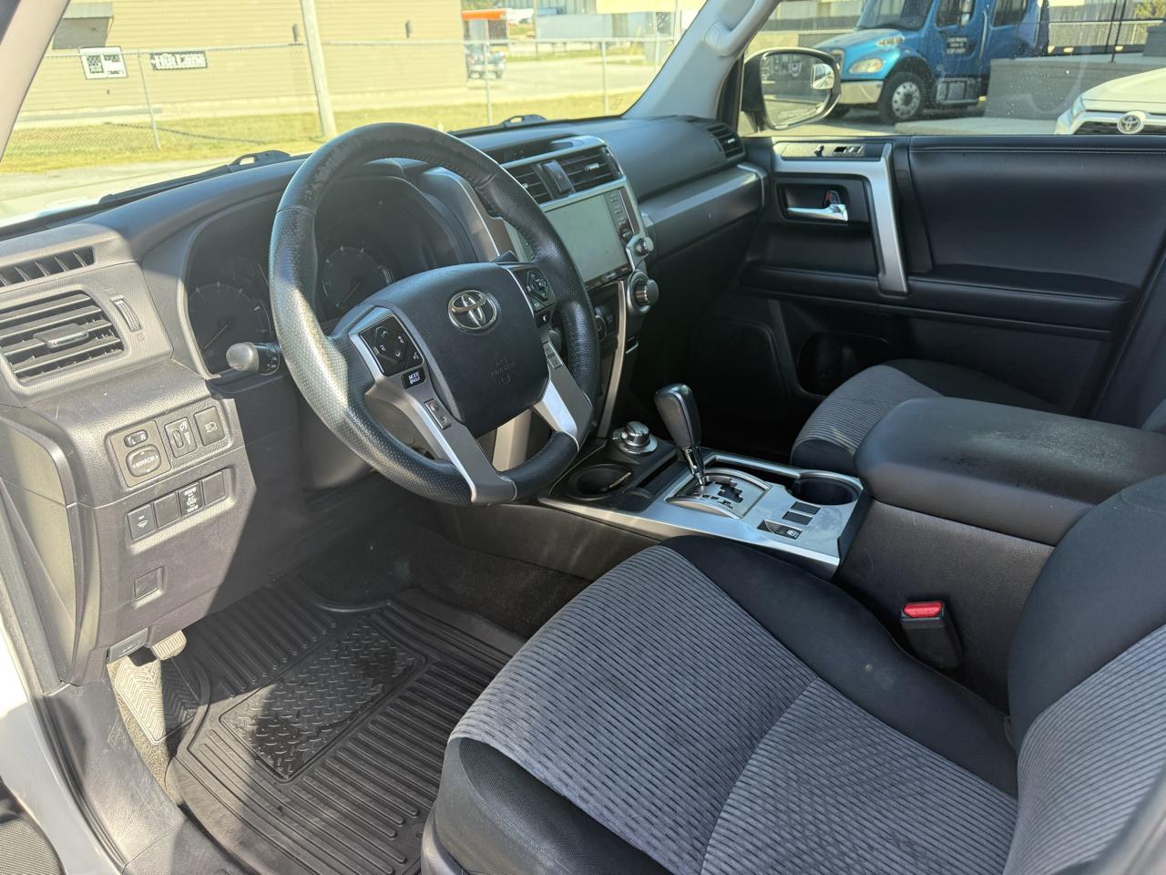 Toyota 4Runner SR5 4WD 2020