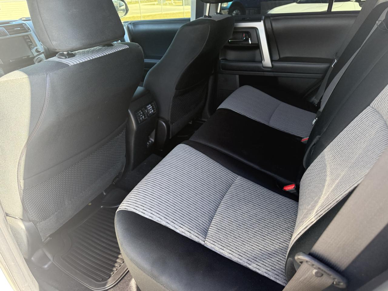 Toyota 4Runner SR5 4WD 2020
