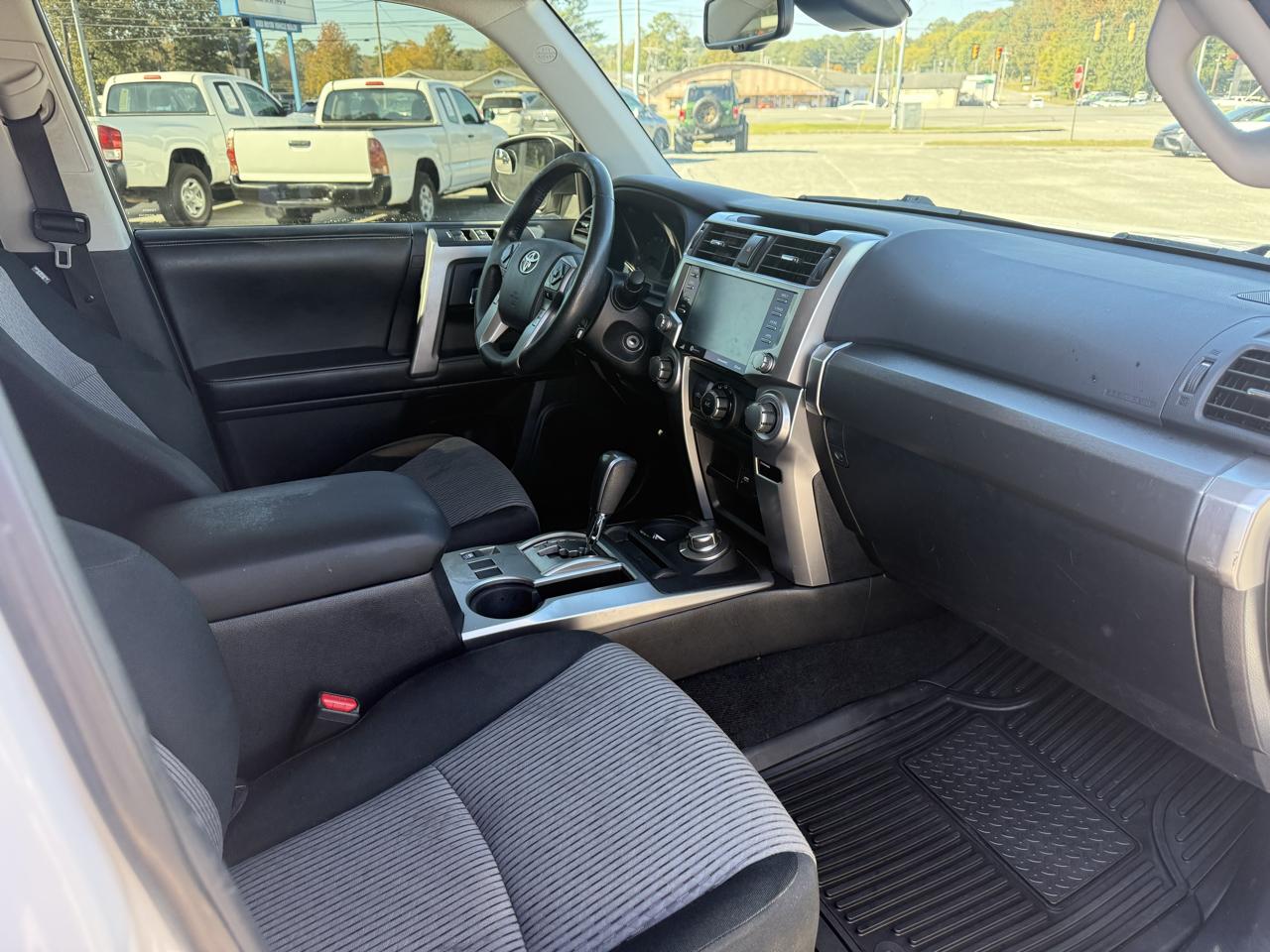 Toyota 4Runner SR5 4WD 2020