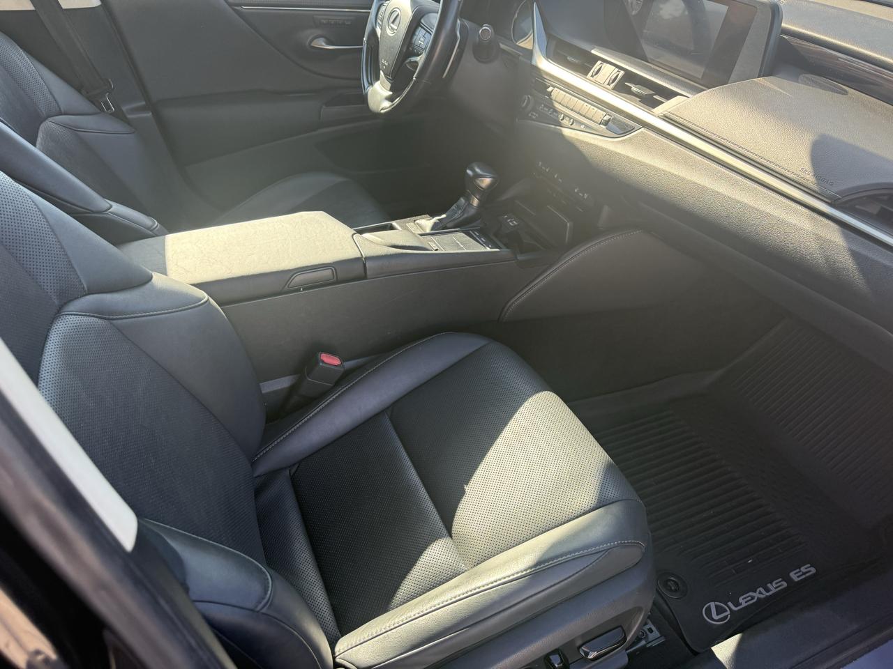 Lexus ES 350 Base 2019