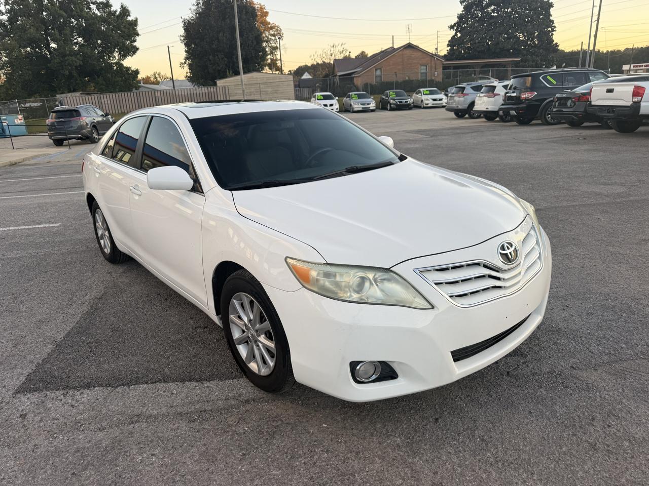 Toyota Camry XLE V6 6-Spd AT 2011