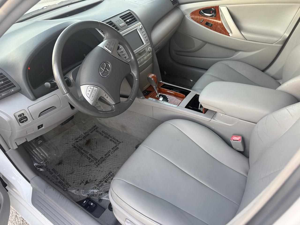 Toyota Camry XLE V6 6-Spd AT 2011