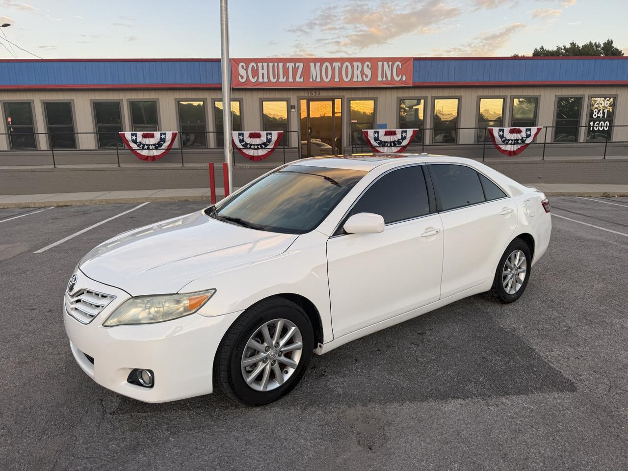 Toyota Camry LE 6-Spd AT 2010